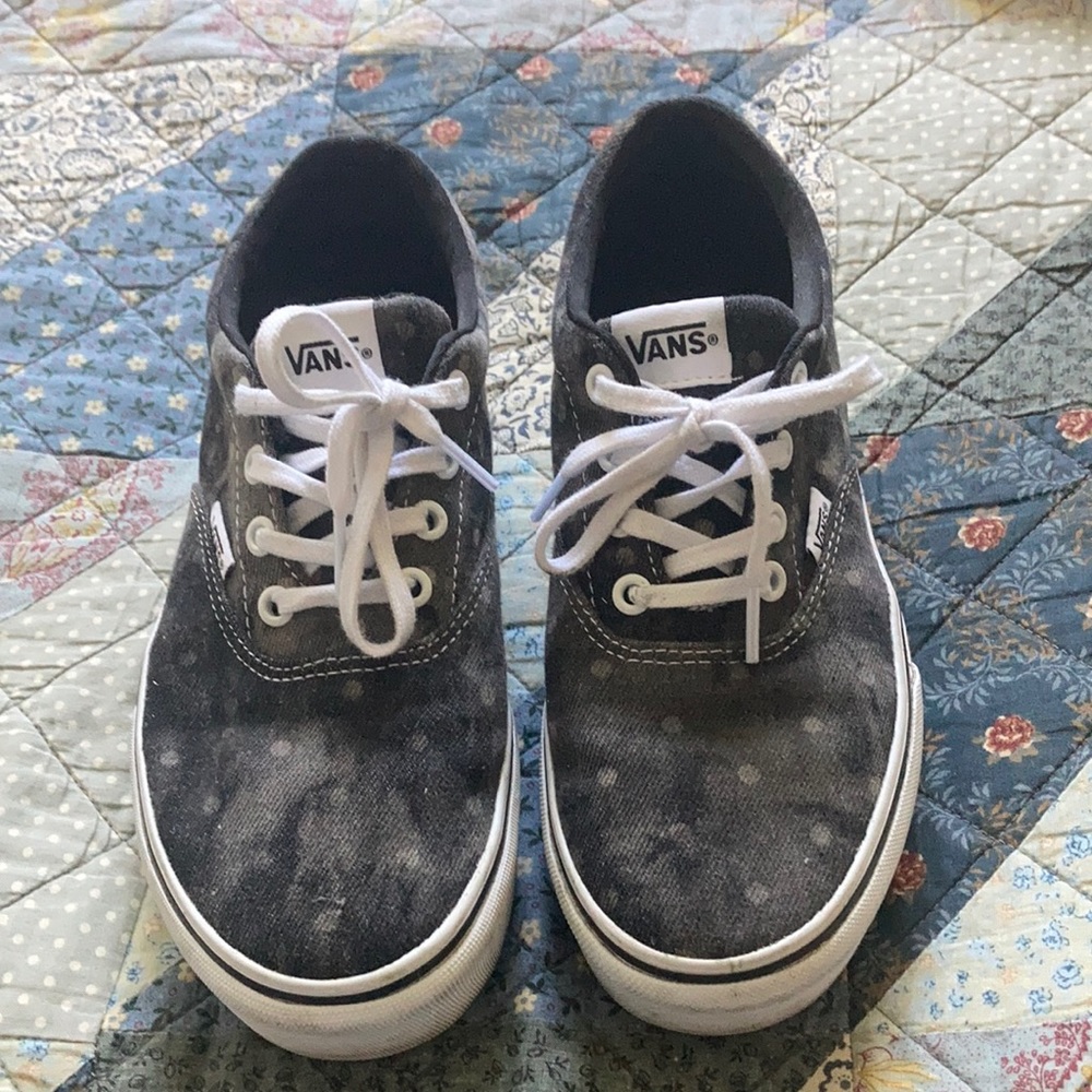 Vans lace up sneakers. 7.5